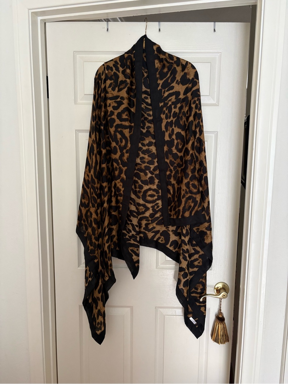 2 Chic Leopard Print Wrap in Brown and Black